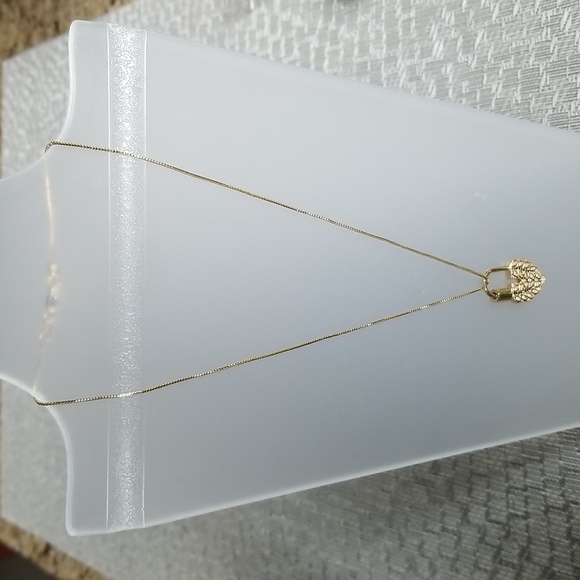 New Adjustable Gold plated Necklace with a lock charm - Picture 1 of 4